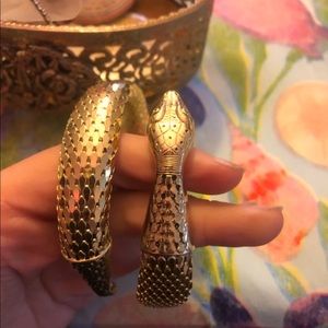 Whiting & Davis co. Gold snake bracelete
Great condition
Make me an offer :)